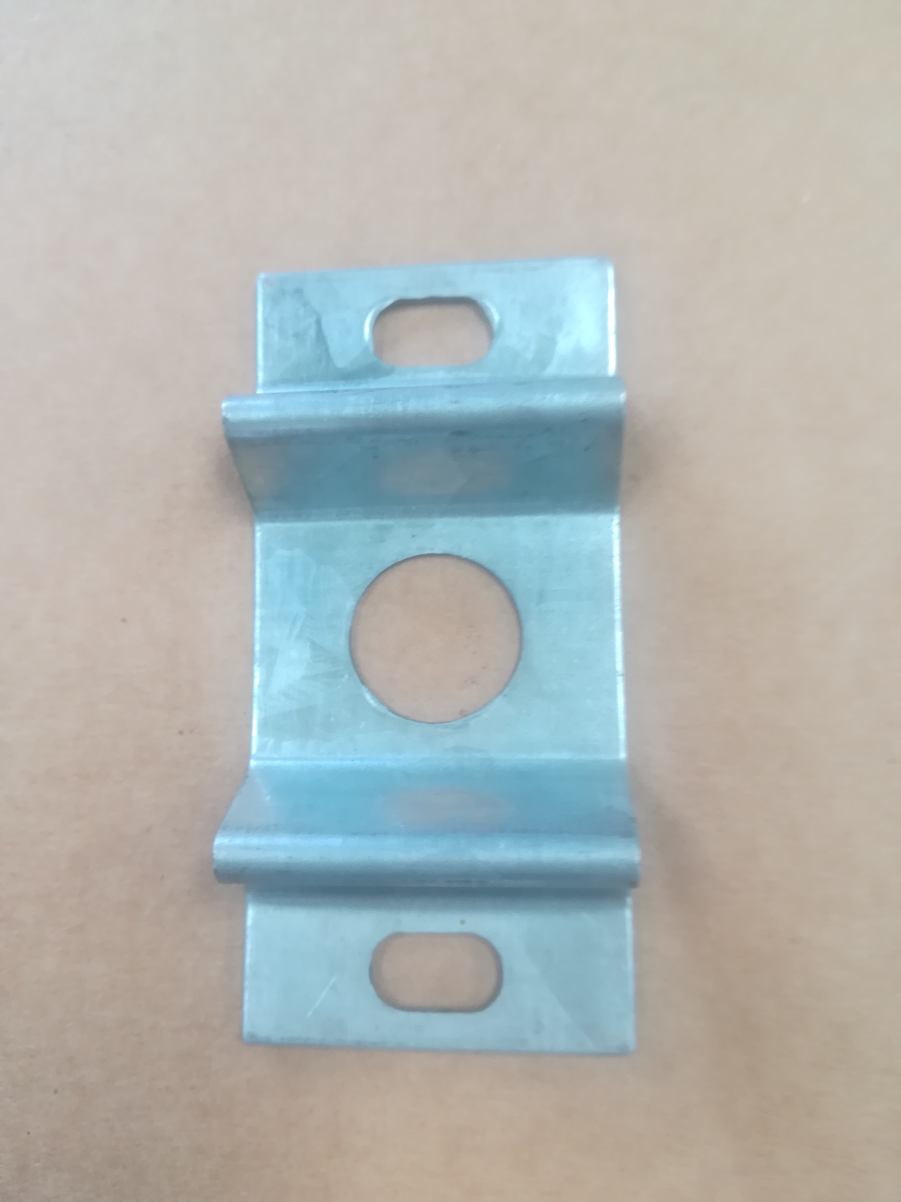 Product image: RANGE ROVER CLASSIC BONNET STRIKER PLATE O . E .M