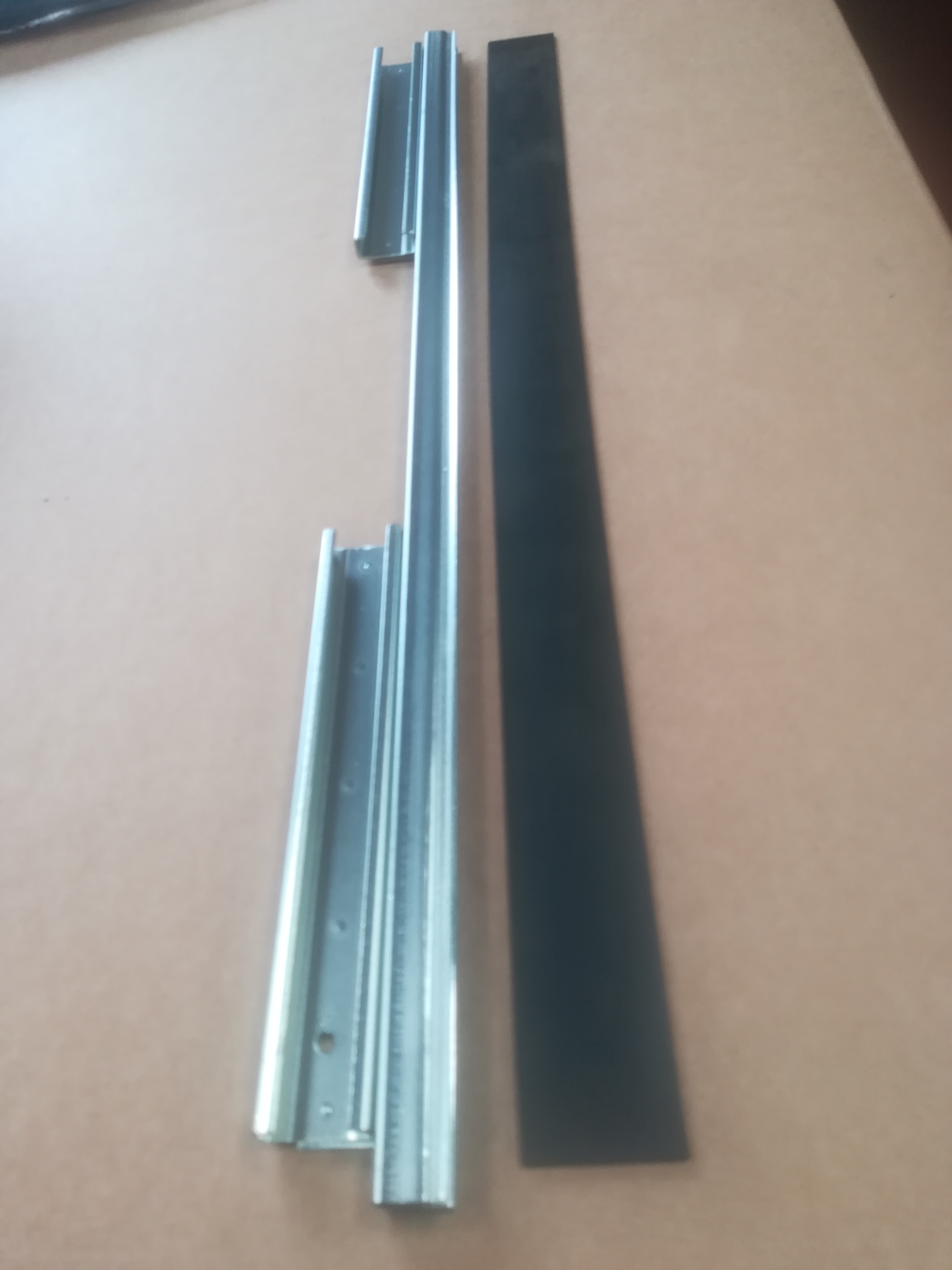 Product image: LAND ROVER DISCOVERY 1 FRONT WINDOW GLASS LIFT CHANNEL WITH GLAZING RUBBER
