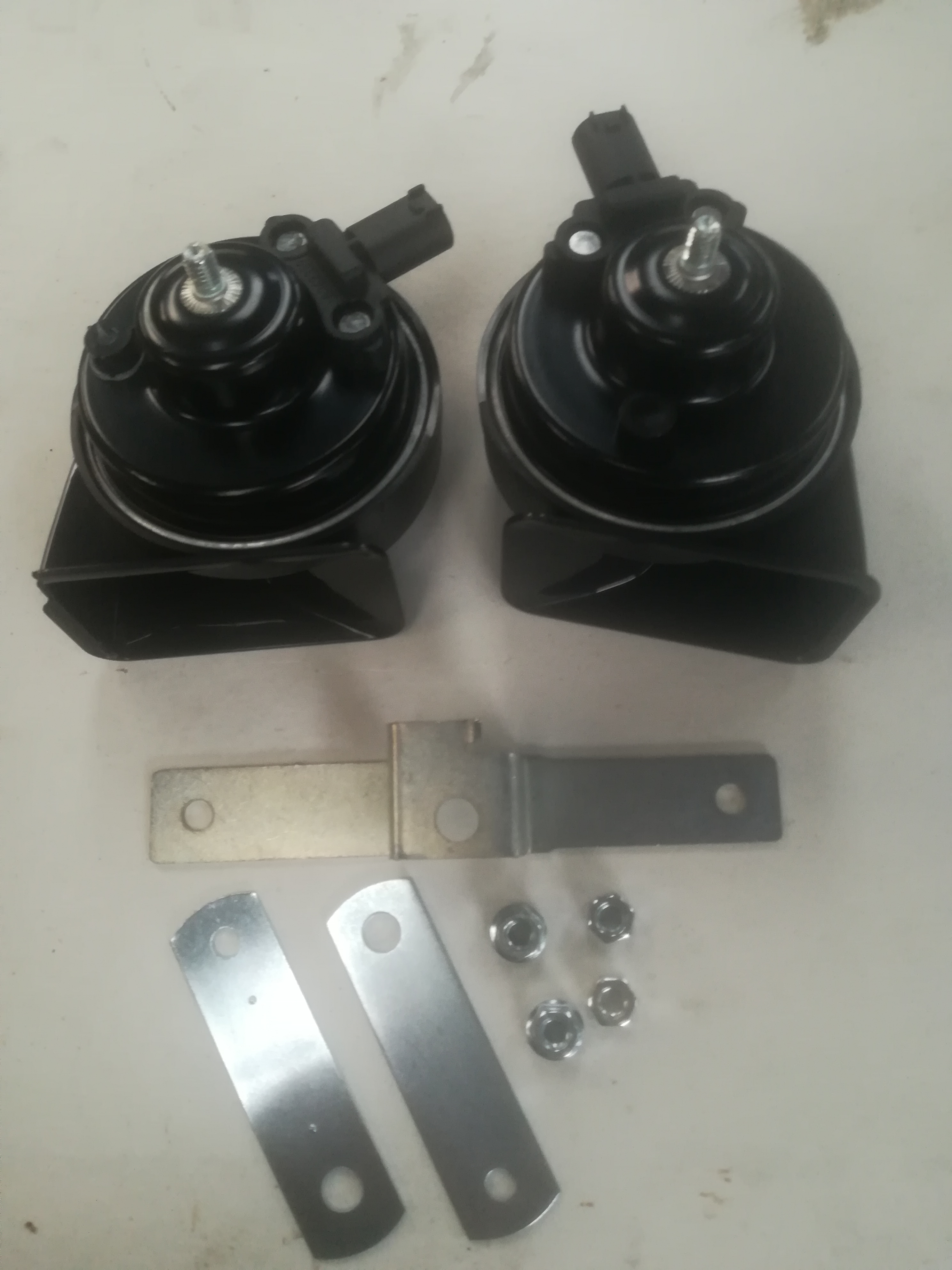 Product image: RANGE ROVER L322 HIGH AND LOW HORNS O.E.M